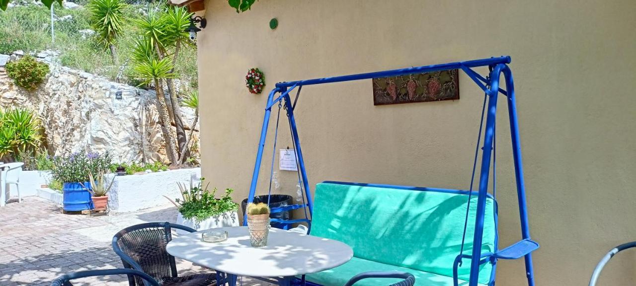 Kaminakia Apartments - Adults Only Policy - Delve Into This Little Oasis Where Peace And Quiet Reign Supreme - Sheltered By An Evergreen Cypress Forest - Offering A Large Swimming Pool Exclusively For Guests' Use And Breathtaking Sea Views From Every Fiskardo Extérieur photo
