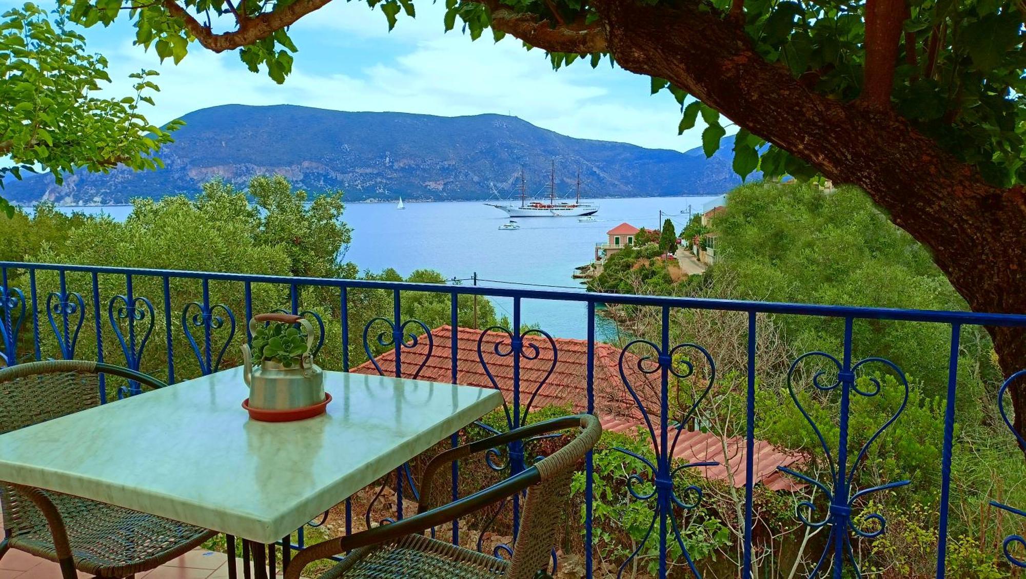 Kaminakia Apartments - Adults Only Policy - Delve Into This Little Oasis Where Peace And Quiet Reign Supreme - Sheltered By An Evergreen Cypress Forest - Offering A Large Swimming Pool Exclusively For Guests' Use And Breathtaking Sea Views From Every Fiskardo Extérieur photo